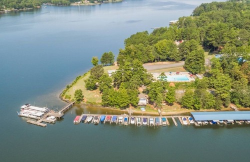 Steele Creek Cabina | Lakefront Property Two Bedroom Cabin #37 at Long Cove Resort by Redawning