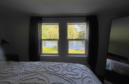 Enfield Casa | Lakefront Property with Scenic View - All Seasons!