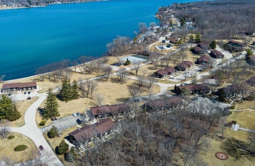 Lake Geneva Villa | Lakefront Resort Interlaken Super fun Live Music