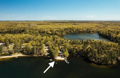 Mayfield Casa | Lakefront Resort Retreat-Pontoon & SUP Rentals