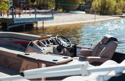 Mayfield Casa | Lakefront Resort Retreat-Pontoon & SUP Rentals