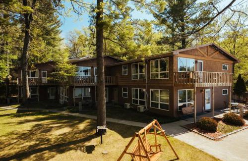Mayfield Casa | Lakefront Resort Retreat-Pontoon & SUP Rentals