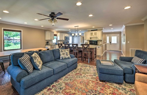 Eddyville Casa | Lakefront 'Rest-Ashored' Home w/ Private Dock!