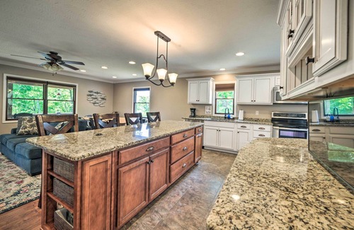 Eddyville Casa | Lakefront 'Rest-Ashored' Home w/ Private Dock!