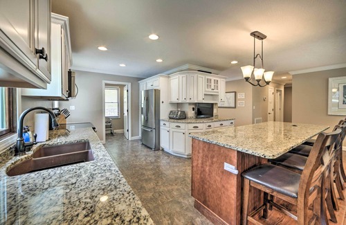 Eddyville Casa | Lakefront 'Rest-Ashored' Home w/ Private Dock!