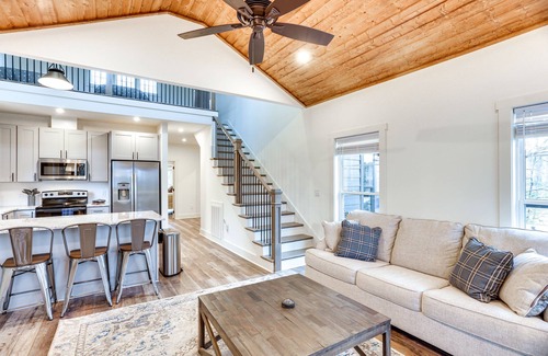 Tracy City Cabaña | Lakefront Retreat at Waters Edge w/ Fire Pit!