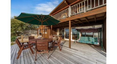 Tauranga Taupo Casa | Lakefront Retreat - Lake Taupo Holiday Home