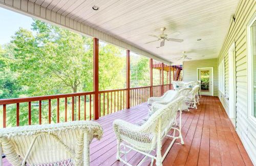 Bella Vista Casa | Lakefront Retreat - Near Trails & Family Fun
