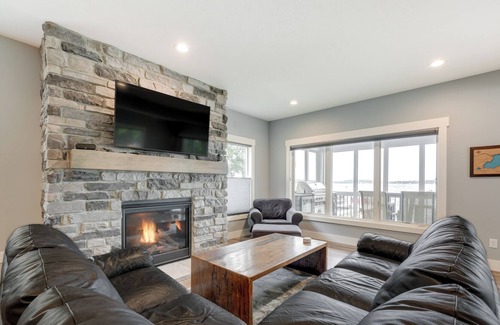 Sturgis Casa | Lakefront Retreat: Private Dock, Kayaks & Grill!