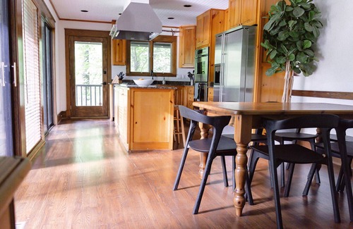 Lake Toxaway Casa | Lakefront Retreat in Quite Cove on Luxurious Lake Toxaway