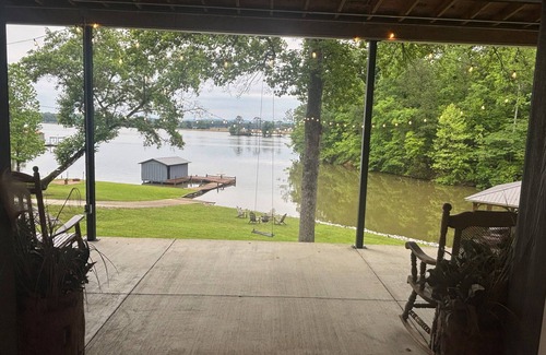 Gadsden Casa | Lakefront Retreat! Unique,Rustic Elegance. Sleeps 15 Dog Friendly/FISHING dream!