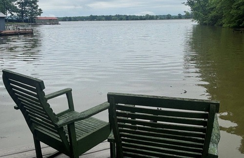 Gadsden Casa | Lakefront Retreat! Unique,Rustic Elegance. Sleeps 15 Dog Friendly/FISHING dream!