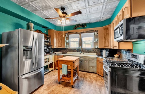 Winter Haven Casa | Lakefront Retreat at 6BR Escape w/ Heated Pool | Private Dock | Game Room | Kayaks | Deck | Perfect