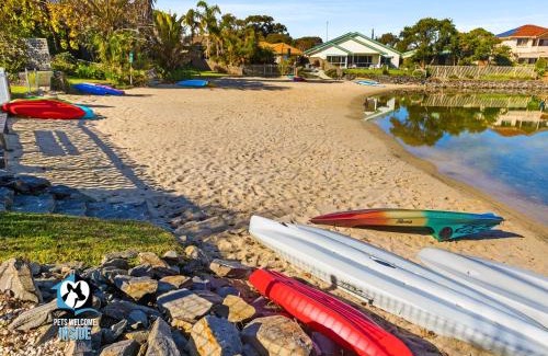 Encounter Bay Casa | Lakefront Retreat with Private Beach & Water Toys