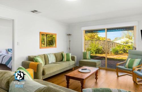 Encounter Bay Casa | Lakefront Retreat with Private Beach & Water Toys