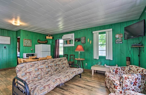 Dent Cabina | Lakefront Retreat w/ Boat Rentals, Beach & Bar