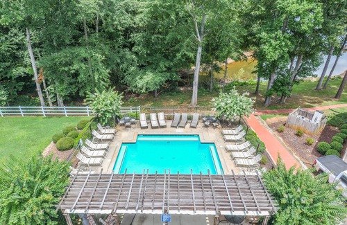 Hartwell Casa | Lakefront Retreat w/ Pool & Game Room near Downtown
