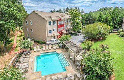 Hartwell Casa | Lakefront Retreat w/ Pool & Game Room near Downtown