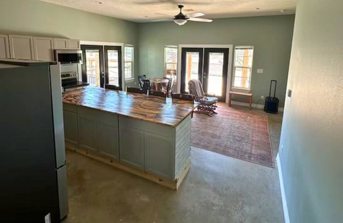 West Livingston Casa | Lakefront retreat with pickleball, boat launch, putting green, pool table & stunning lake views!