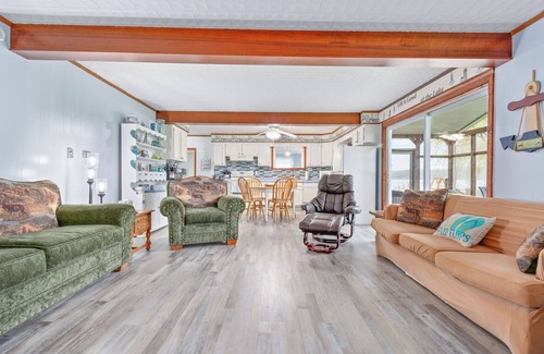 Coldwater Casa | LAKEFRONT RETREAT with private dock, Relax, play & gather with family & friends.