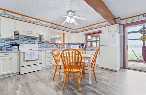 Coldwater Casa | LAKEFRONT RETREAT with private dock, Relax, play & gather with family & friends.