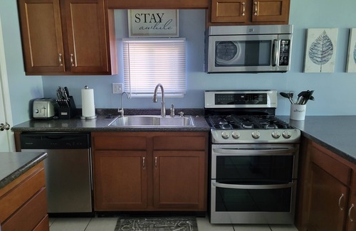 Decatur Cabaña | Lakefront retreat with kayaks