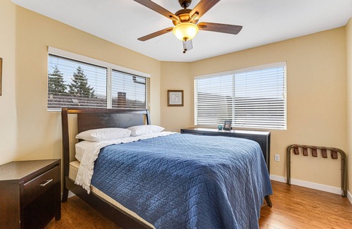 Olympia Casa | Lakefront retreat with kayaks, canoe, game tables, children's items, and W/D