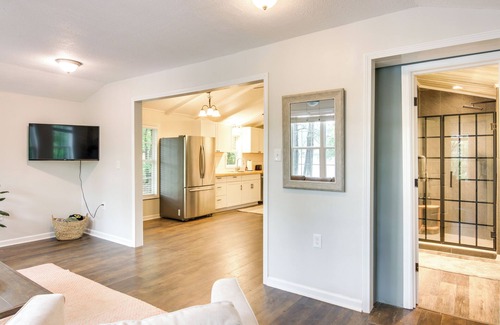 Ridgeway Casa | Lakefront Ridgeway Home w/ Deck & Fire Pit!