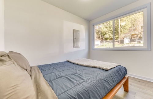McKenna Cabina | Lakefront Roy Cabin ~ 40 Mi to Mount Rainier!