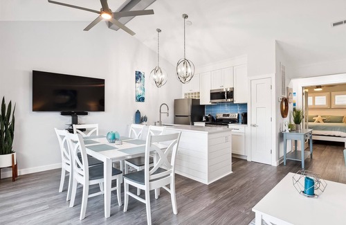 Bethany Beach Condominio | Lakefront Sea Colony Villa! Amenity Rich with Private Beach and Shuttle!