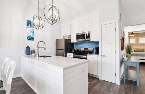 Bethany Beach Condominio | Lakefront Sea Colony Villa! Amenity Rich with Private Beach and Shuttle!