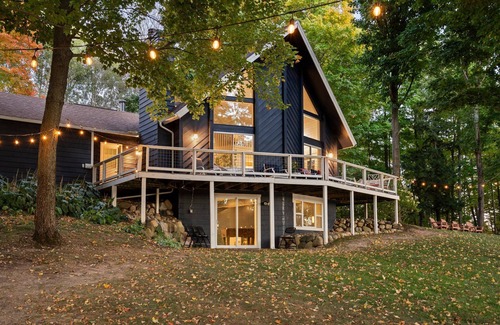 Gaylord Cabaña | Lakefront Spacious Cottage with Sandy Beach, Kayaks and Games!