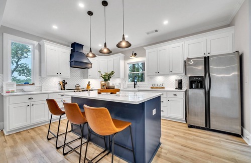 Eatonton Casa | Lakefront Stunner on Lake Sinclair!