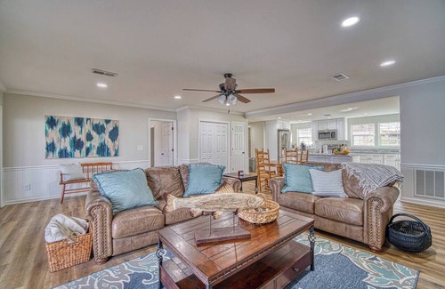Inman Casa | Lakefront*Sunrise Views*Big Porch*Fire Pit*Tryon