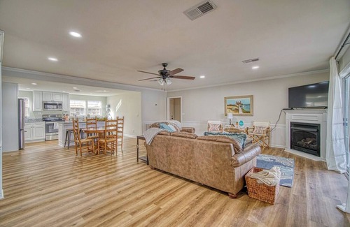 Inman Casa | Lakefront*Sunrise Views*Big Porch*Fire Pit*Tryon