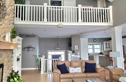 Rockford Casa | Lakefront Sunsets and Sandy Beach in Rockford, MI