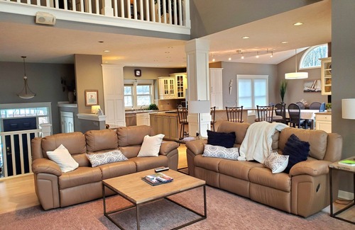 Rockford Casa | Lakefront Sunsets and Sandy Beach in Rockford, MI