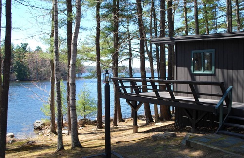 Raymond Casa | Frente al lago, puestas de sol, serenidad en una encantadora casa en Panther Pond