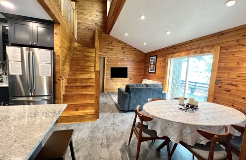 King Ferry Cabaña | Lakefront, SUPs+kayaks, sunset views & fireplace! Wineries & brewery nearby! !