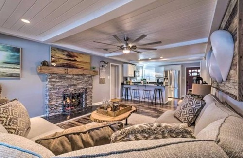 Rockwell Casa | Lakefront Swim Spa Oasis on Main Channel in Hot Springs