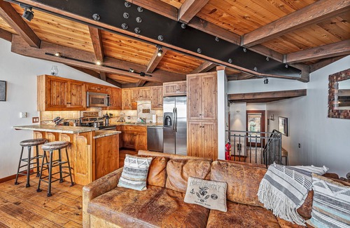 Dollar Point Condominio | Lakefront Tahoe Condo with 180º Views | Sunny Deck | HOA Pool, Tennis Courts, 300' Pier
