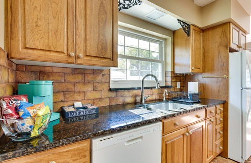 Tavares Casa | Lakefront Tavares Home w/ Deck, Patio & Dock!