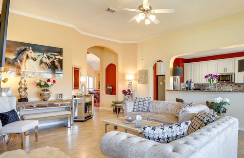 Sydney Harbour Cabaña | Lakefront Texas Abode w/ Pool Table & Private Dock