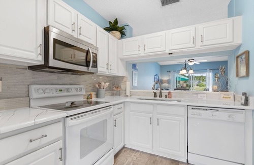 Sabal Harbour Casa | ⚓Lakefront townhome w/backyard paradise and amazing community amenities!⚓🐕🌅