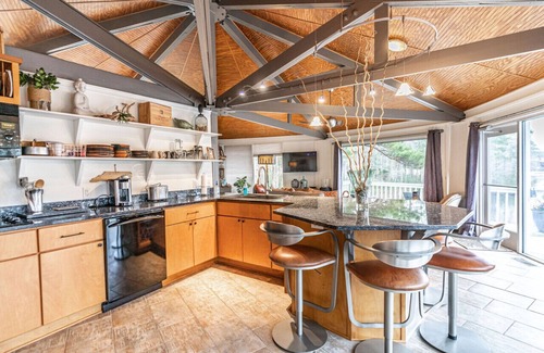 Pinehurst Cabaña | Lakefront Treehouse Retreat in Pinehurst – Perfect for Extended Stays