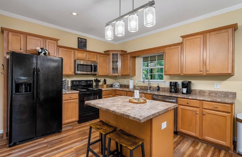 Seneca Casa | Lakefront Treehouse Retreat Minutes from Clemson University!