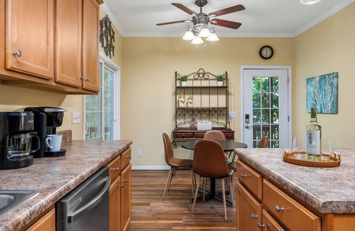 Seneca Casa | Lakefront Treehouse Retreat Minutes from Clemson University!