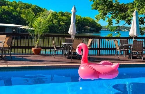 Village of Four Seasons Casa | Lakefront Treetop Village 2bd3badeckpool-6pp
