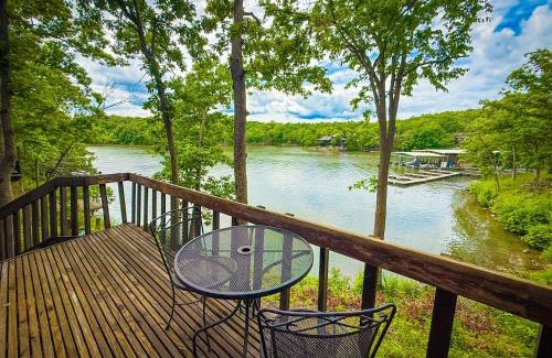 Village of Four Seasons Casa | Lakefront Treetop Village 2bd3badeckpool-6pp