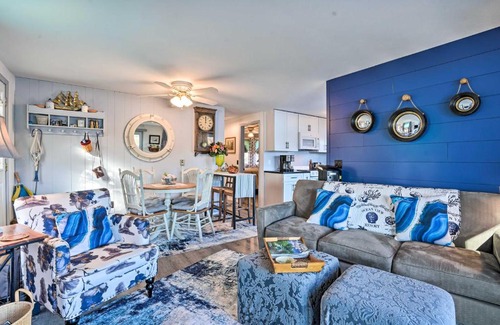 Tully Casa | Lakefront Tully Cottage with Screened Porch!